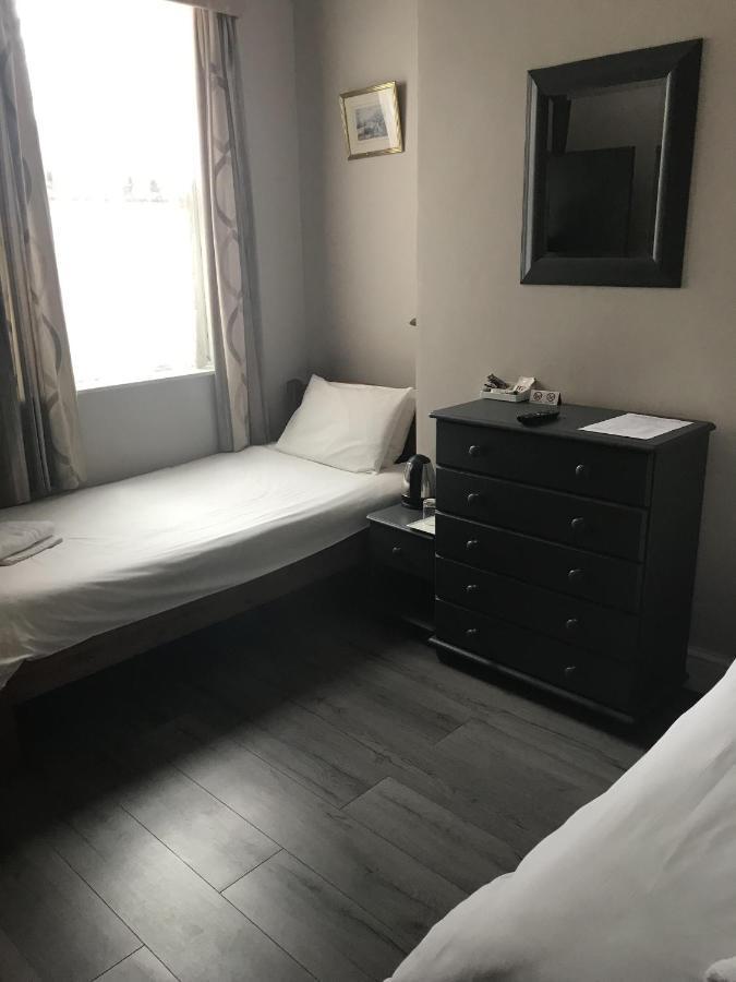 סאות'המפטון Arches Guest House חדר תמונה